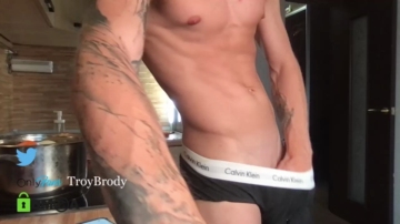 Troybrody  28-07-2021 video squirter